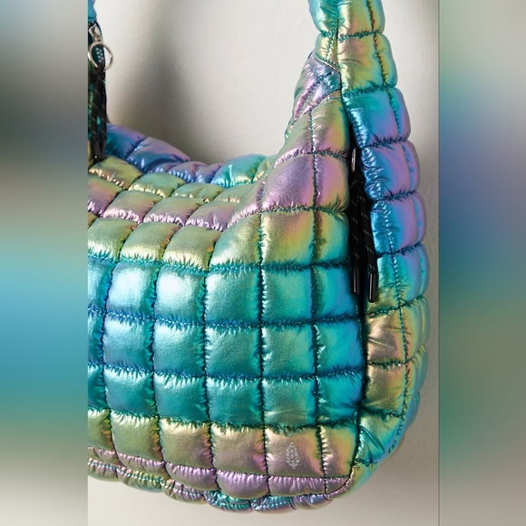 New FP Movement LE Iridescent Quilted Carryall Tote Bag Nebula Blue Free People - Picture 3 of 9